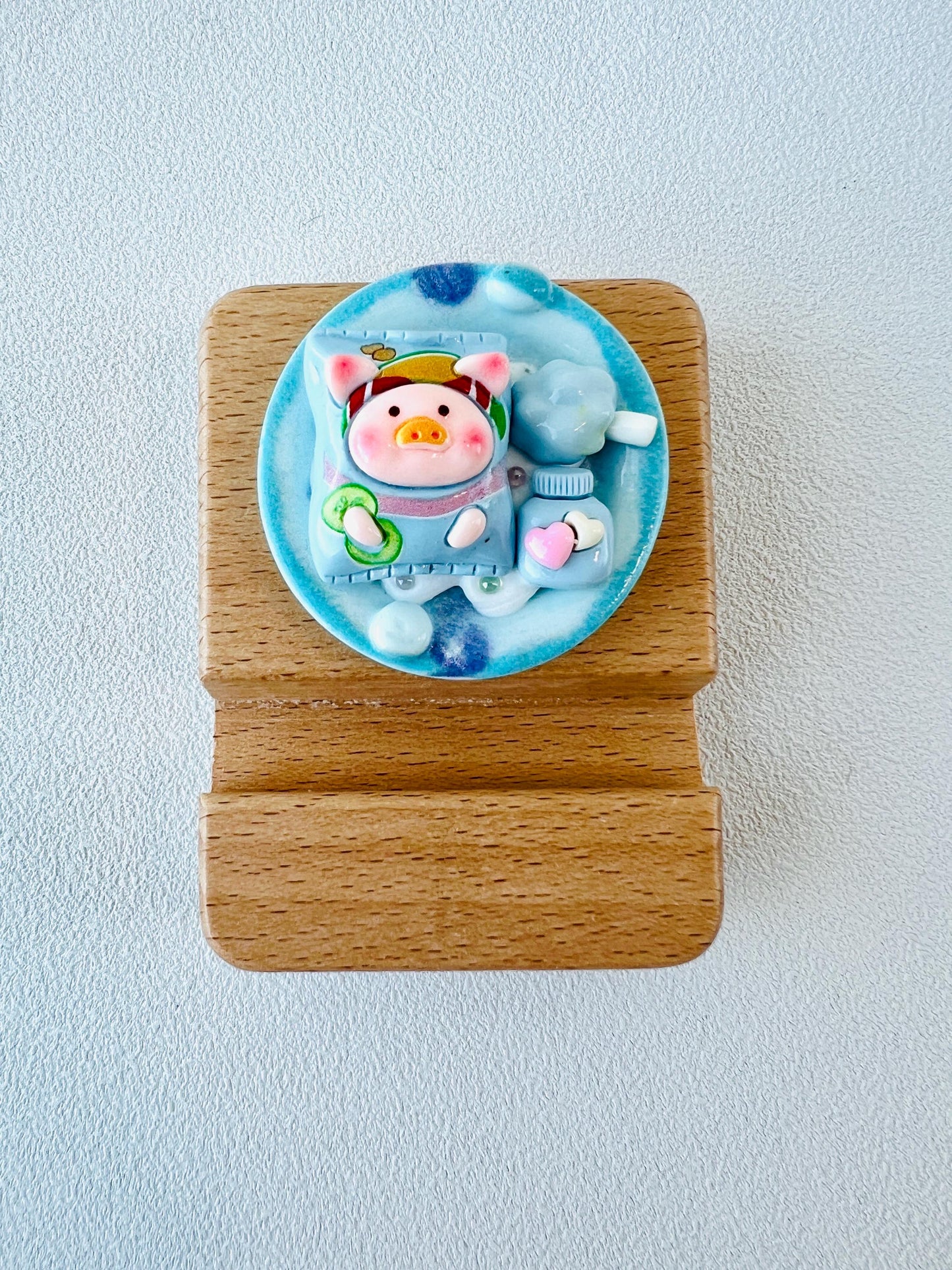 Pig Theme Personalized Engraving Phone Stand Piggy Wooden Phone Support Phone Holder Desk Decor Adorable Gift