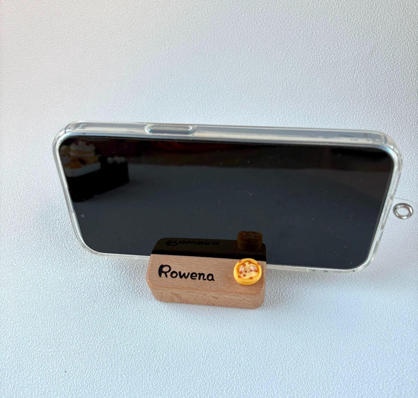 Shinnosuke Nohara Crayon Shin Chan Themed Personalized Engraving Wooden Phone Stand