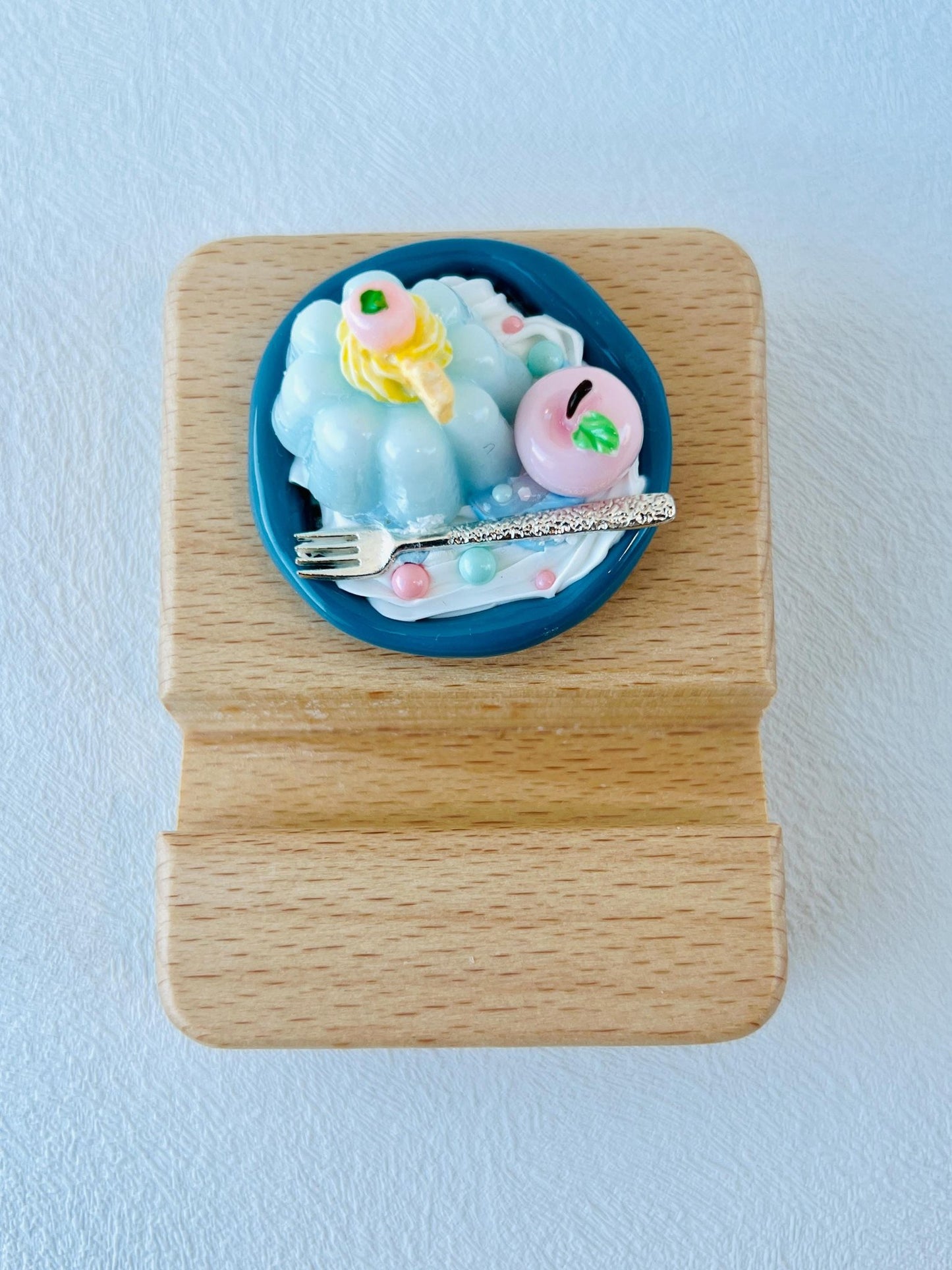 Food Themed Personalized Engraving Phone Stand Wooden Phone Support Cute Phone Holder Desk Decoration Unique Phone Stand for Gifts