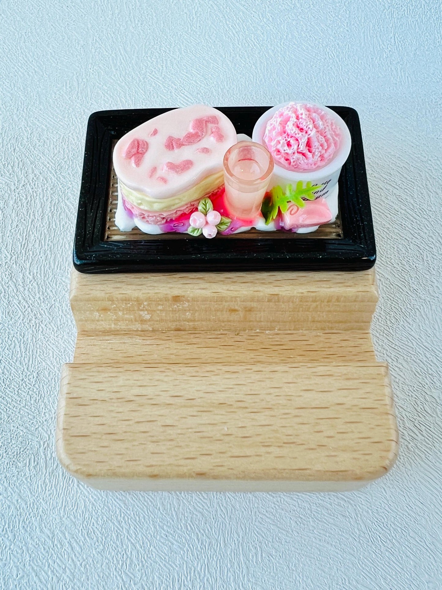 Food Themed Personalized Engraving Phone Stand Wooden Phone Support Cute Phone Holder Desk Decoration Unique Phone Stand for Gifts