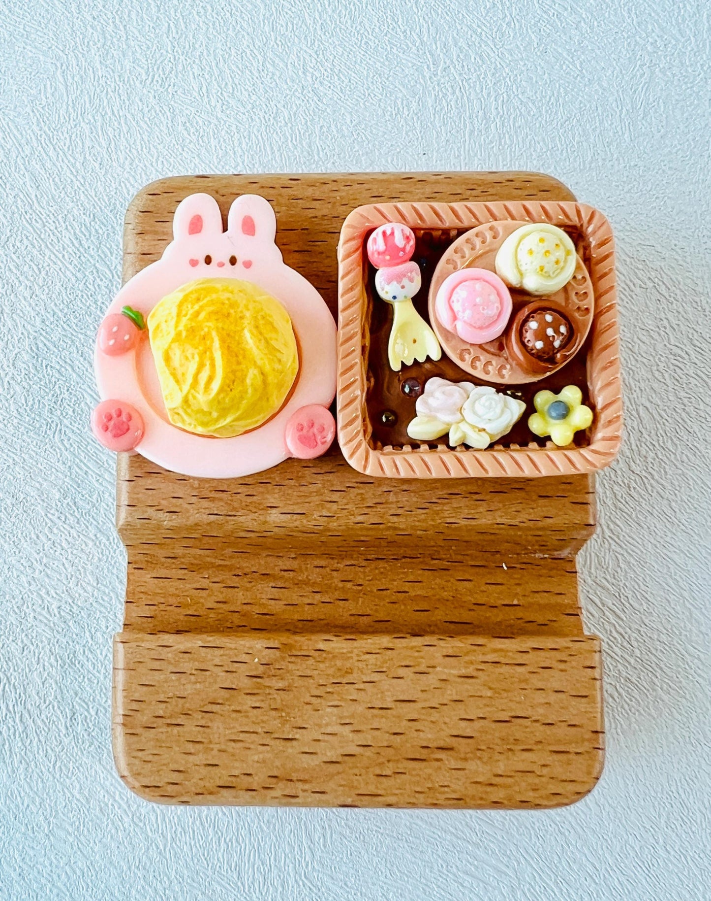Rabbit Themed Personalized Name Engraving Phone Stand Bunny Wooden Phone Support Phone Holder Desk Decor Adorable Gift