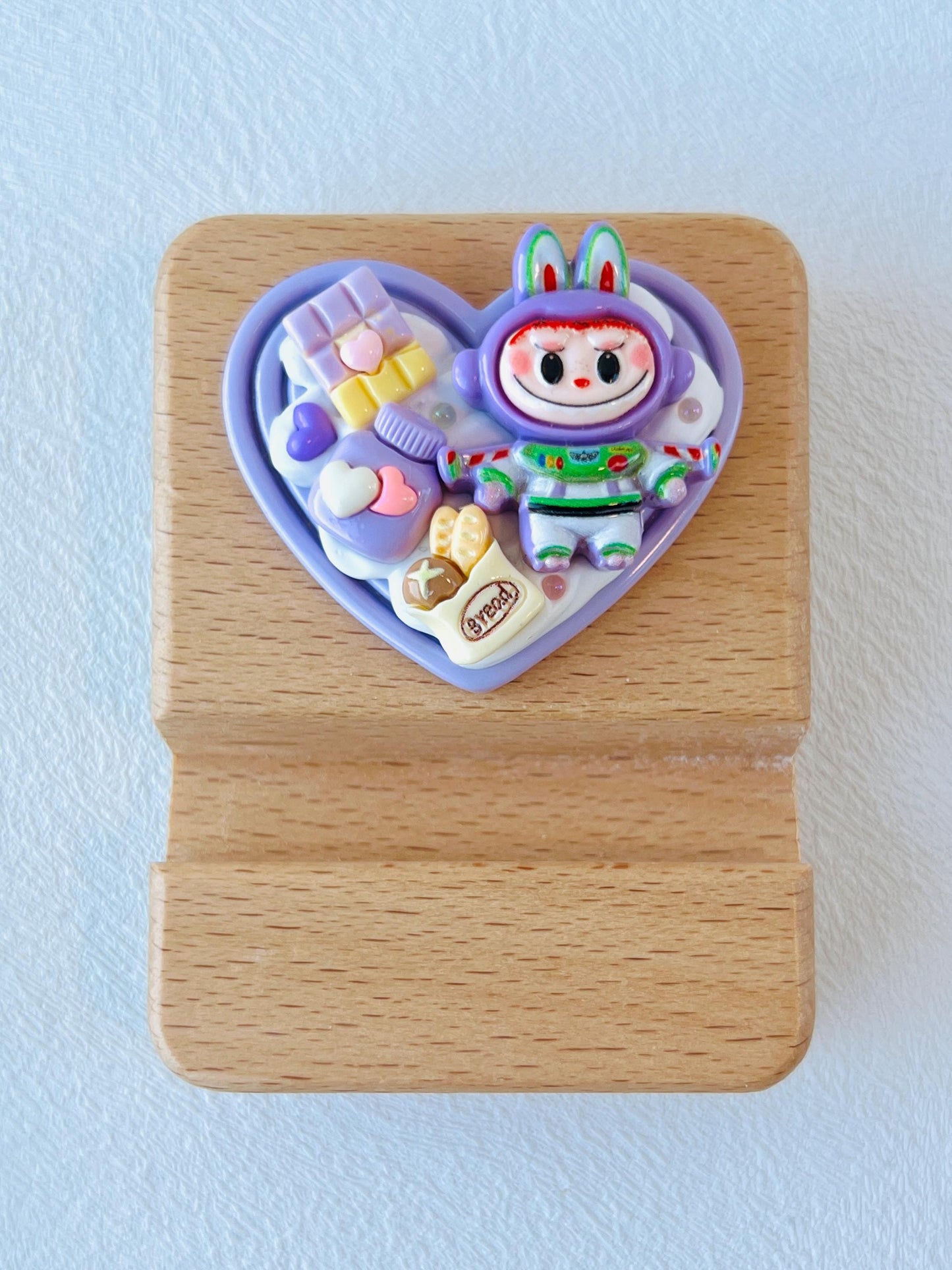 Personalized Name Engraving Phone Stand Labubu Miniature Food Wooden iPhone Holder Personalized Gift Desk Decoration Cute Phone Holder