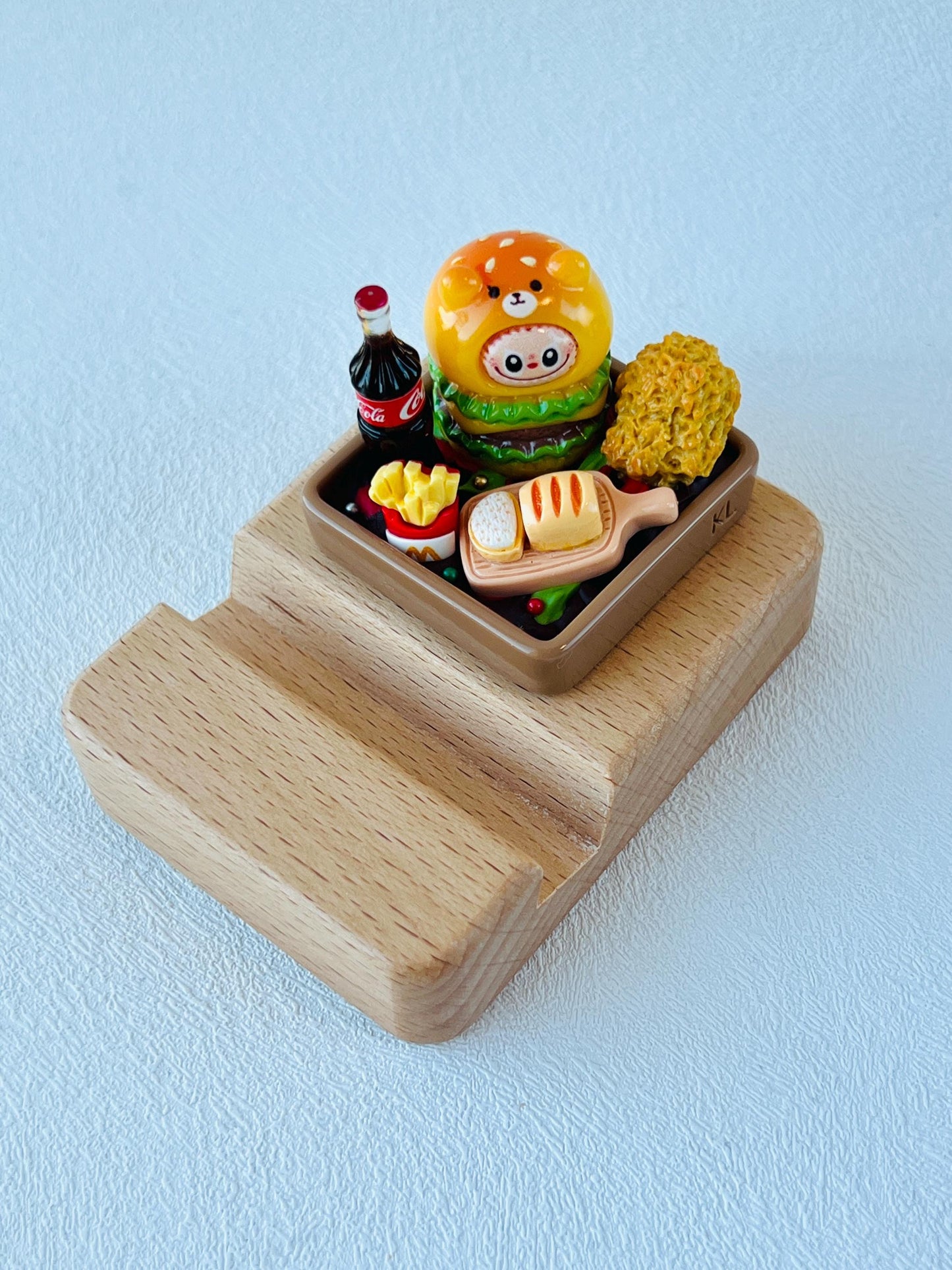 Personalized Name Engraving Phone Stand Labubu Miniature Food Wooden iPhone Holder Personalized Gift Desk Decoration Cute Phone Holder