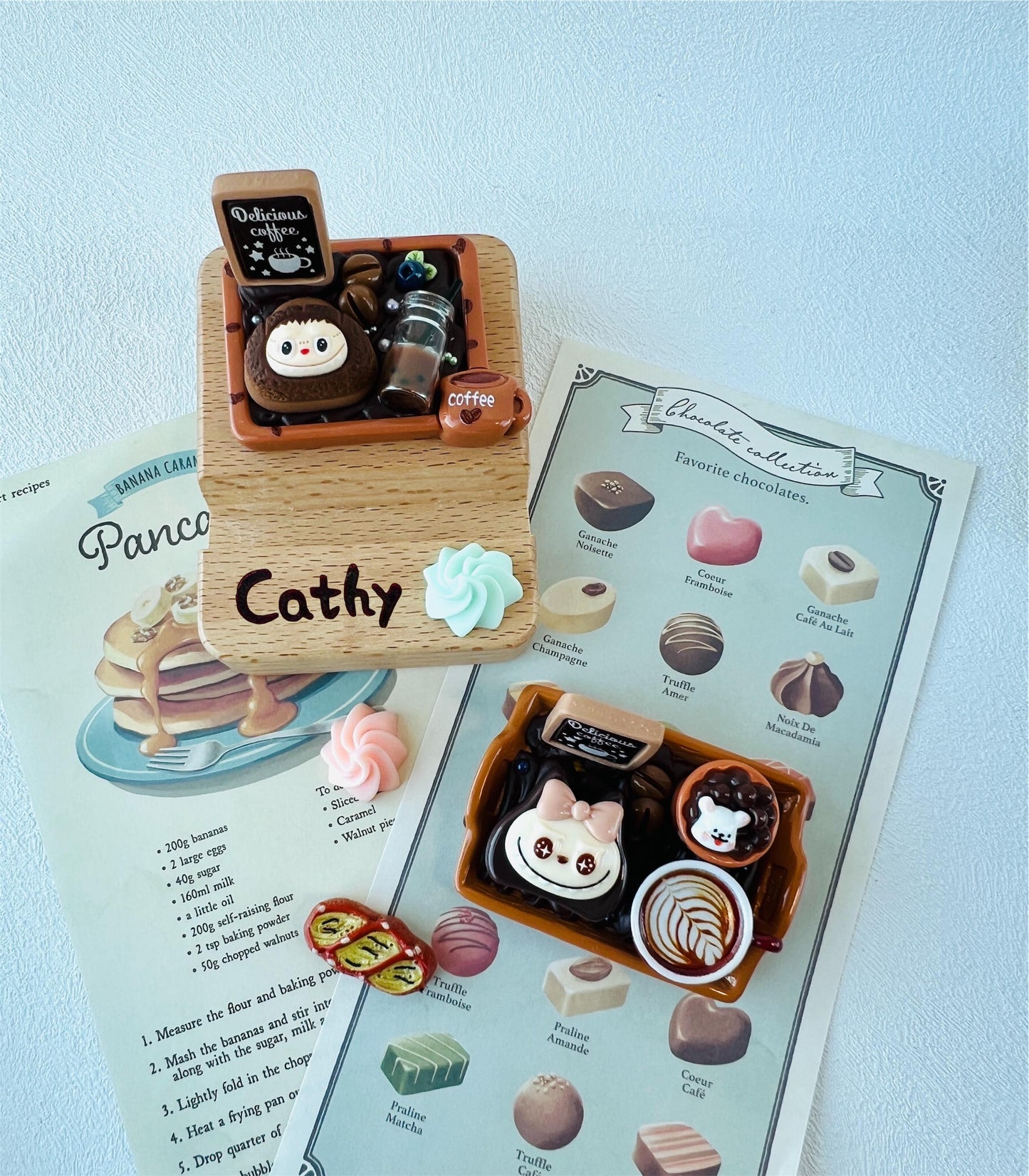 Personalized Name Engraving Phone Stand Labubu Miniature Food Wooden iPhone Holder Personalized Gift Desk Decoration Cute Phone Holder