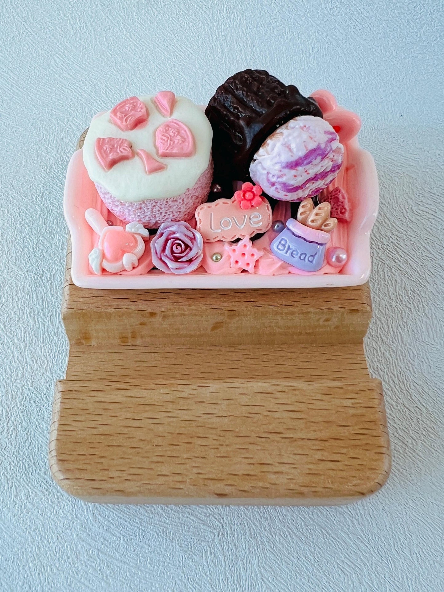 Personalized Name Engraving Phone Stand Cutecore Miniature Cake Charm Wooden Phone Holder Personalized Gift Desk Decoration Birthday Gift