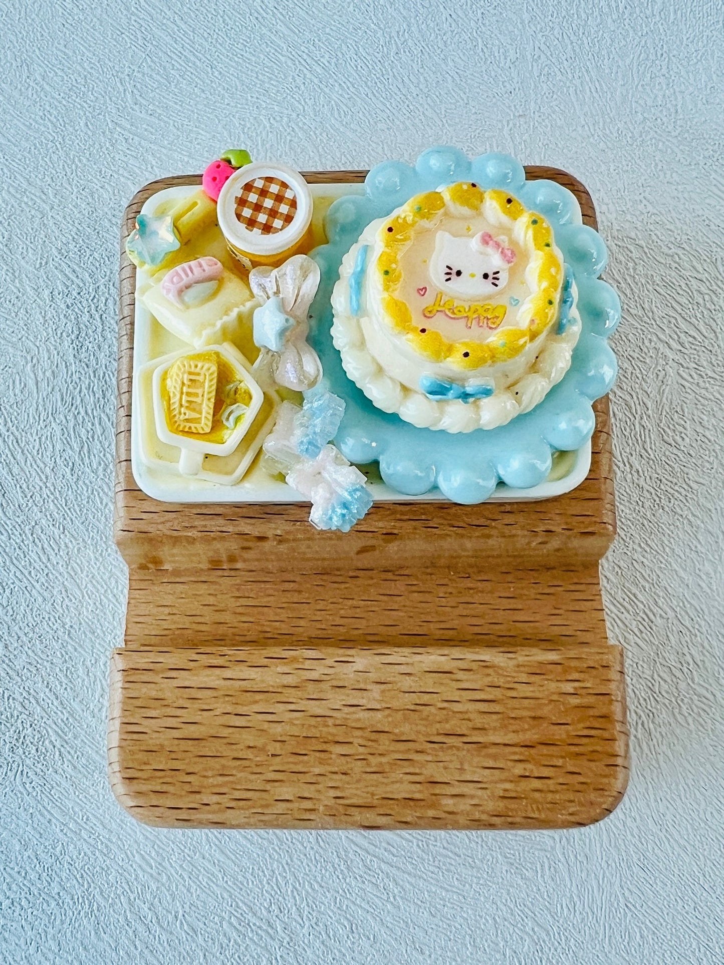 Dessert Phone Stand