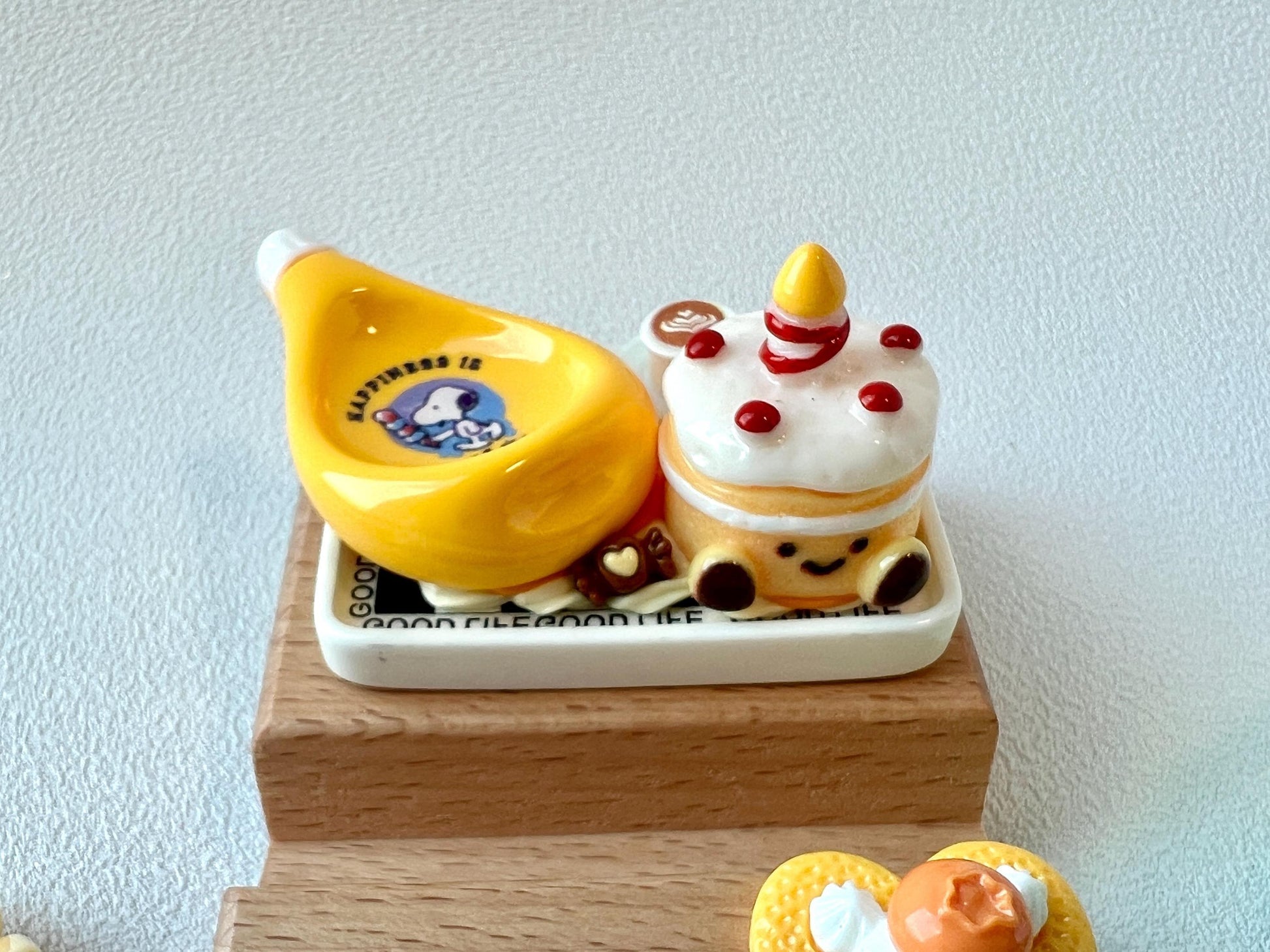 Personalized Engraving Phone Stand Wood Phone Charm Bag Charm Mini Bag Yellow Snoopy Theme Adorable Gift Set