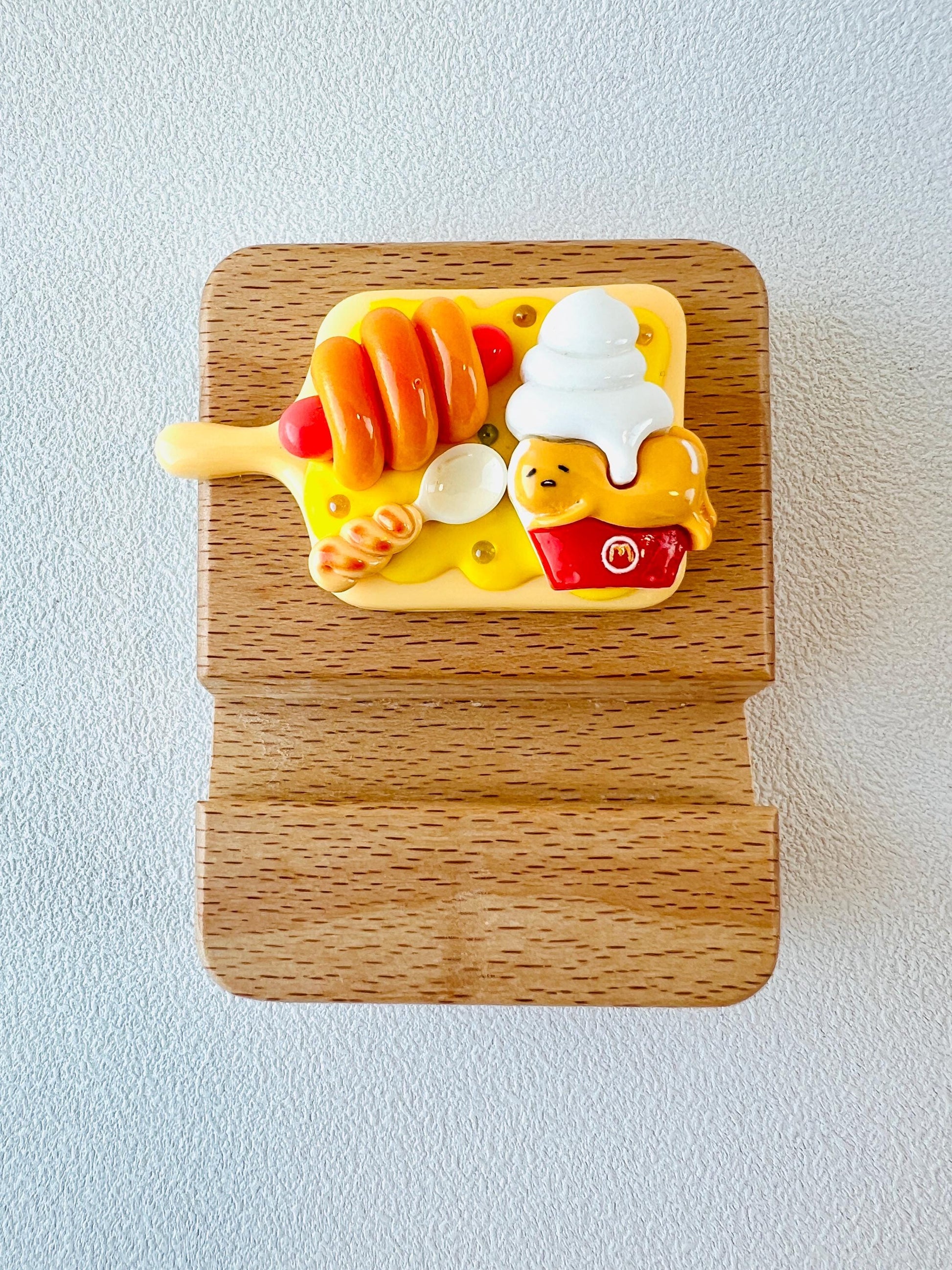 Sanrio Theme Personalized Engraving Phone Stand Sanrio Wooden Phone Support Phone Holder Desk Decor Adorable Gift