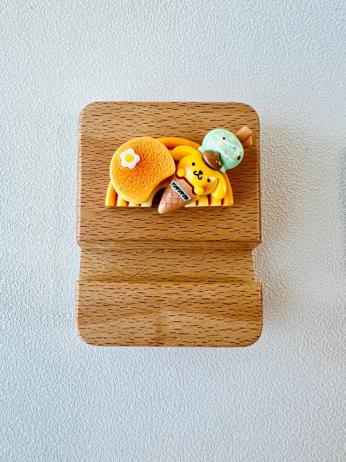 Sanrio Theme Personalized Engraving Phone Stand Sanrio Wooden Phone Support Phone Holder Desk Decor Adorable Gift