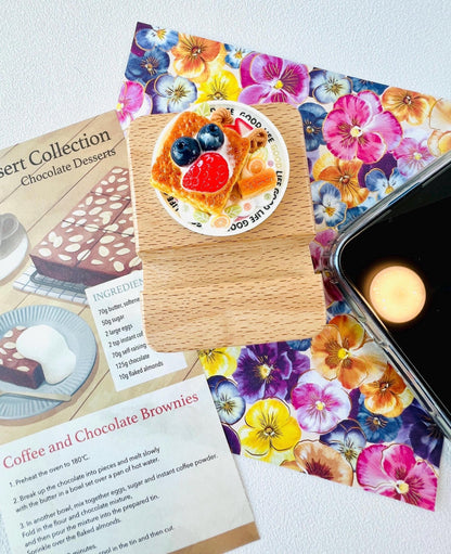 Delicious Food Theme Personalized Name Engraving Phone Dock Miniature Food Wooden Phone Support Phone Holder Desk Decor Adorable Gift