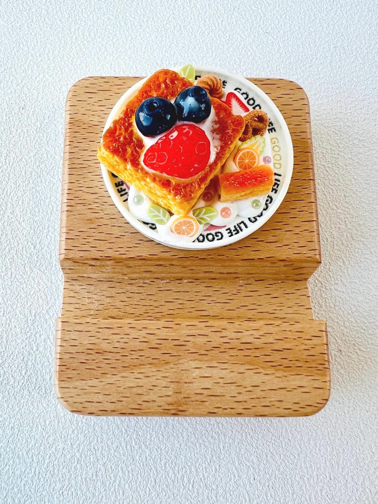 Delicious Food Theme Personalized Name Engraving Phone Dock Miniature Food Wooden Phone Support Phone Holder Desk Decor Adorable Gift