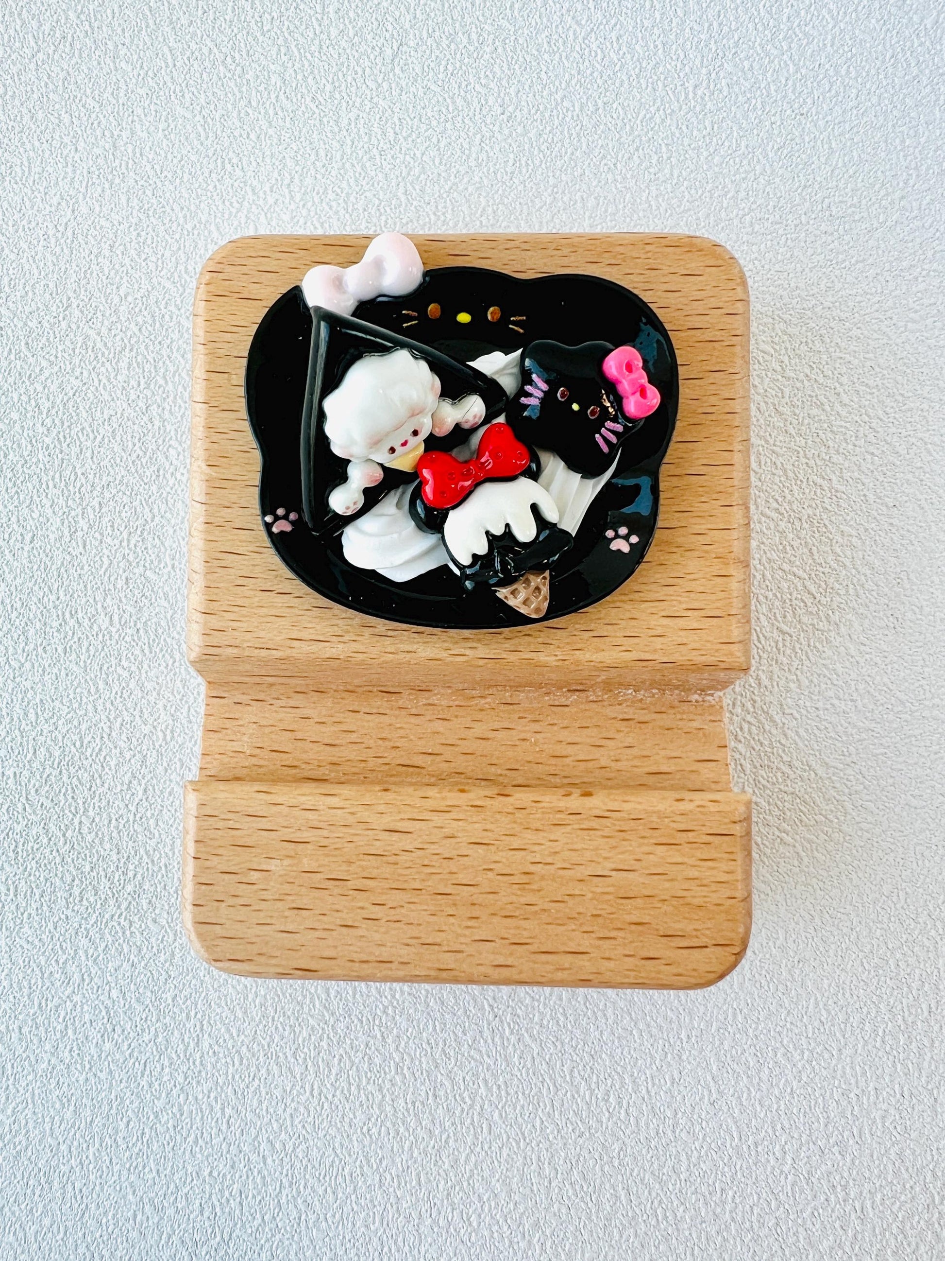 Sheep Theme Personalized Engraving Phone Stand Wooden Phone Support Phone Holder Desk Decor Adorable Gift