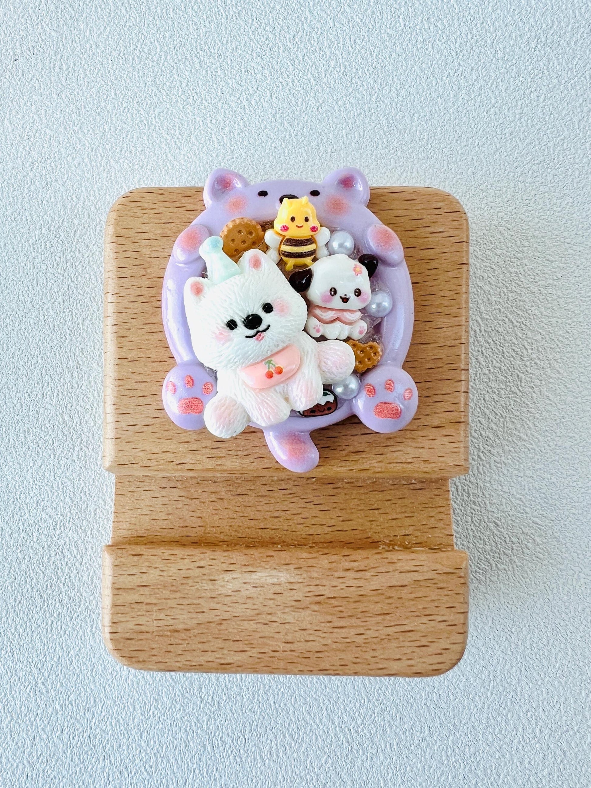 Animal Themed Personalized Engraving Phone Stand Wooden Phone Support Decorated with Cute Charms Phone Holder Desk Adorable Gift