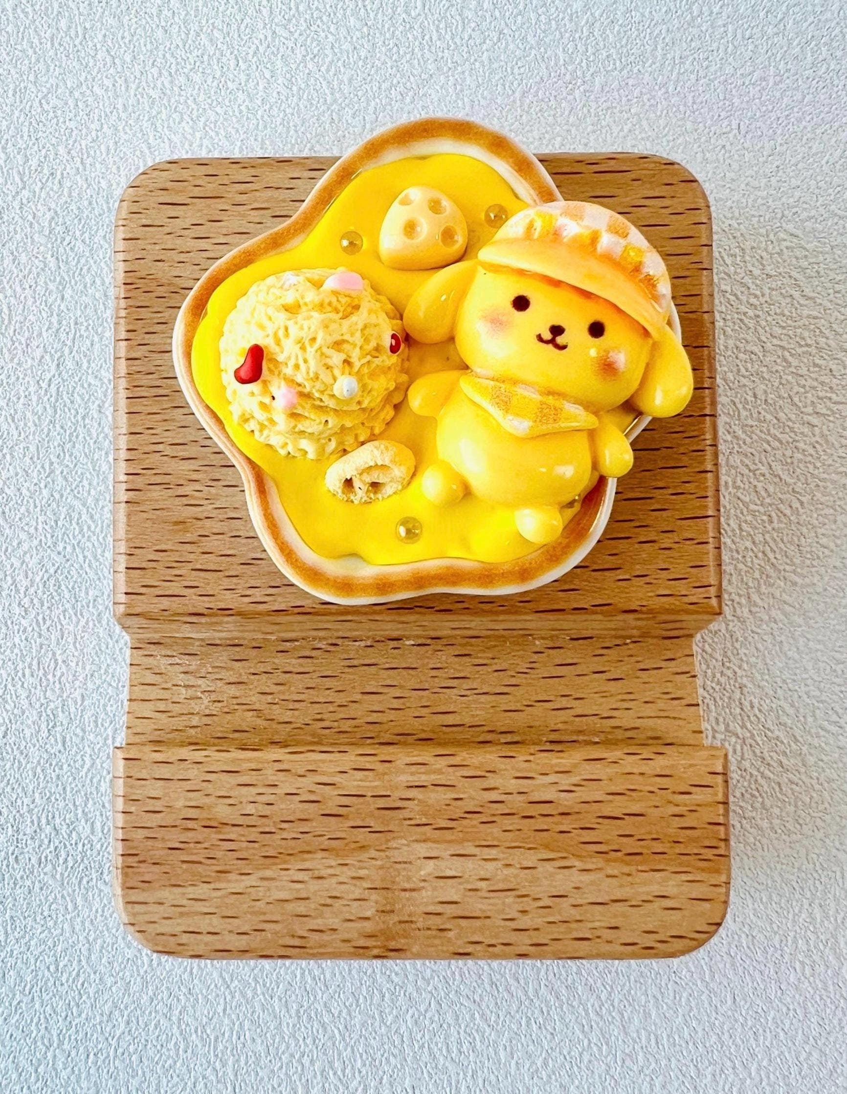 Sanrio Theme Personalized Engraving Phone Stand Sanrio Wooden Phone Support Phone Holder Desk Decor Adorable Gift