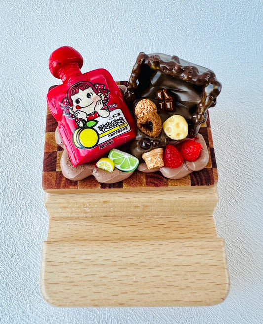 Food Themed Personalized Engraving Phone Stand Wooden Phone Support Cute Phone Holder Desk Decoration Unique Phone Stand for Gifts