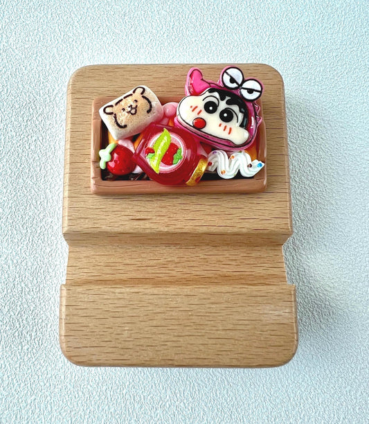 Shinnosuke Nohara Crayon Shin Chan Themed Personalized Engraving Wooden Phone Stand