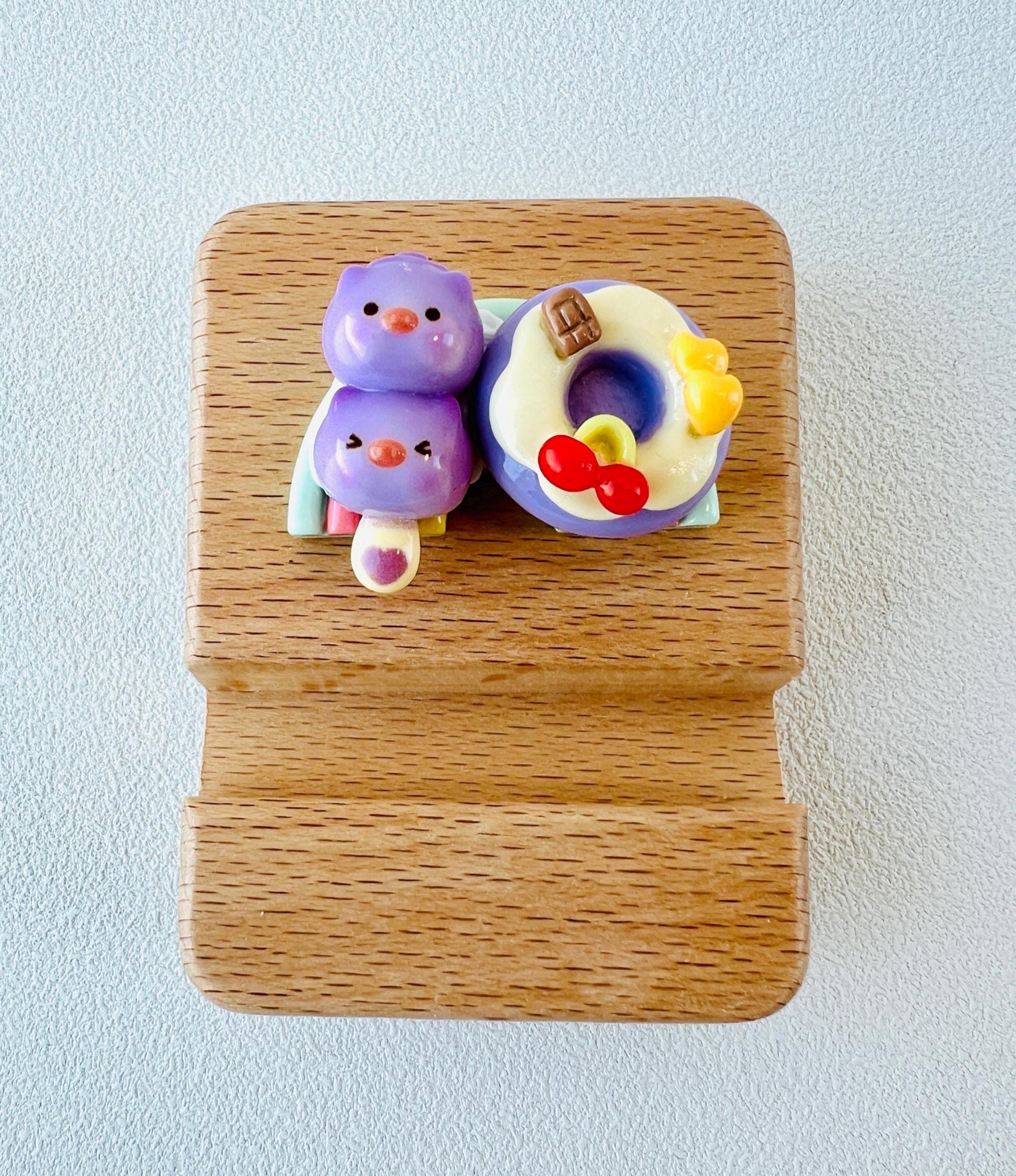 Pig Theme Personalized Name Engraving Wooden Phone Stand