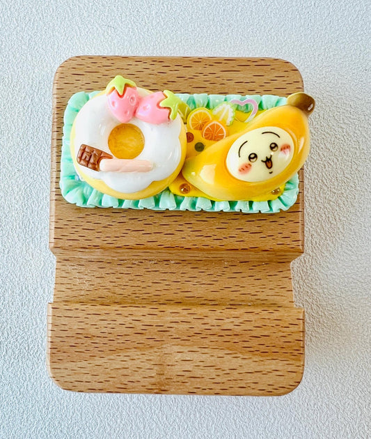 Chiikawa Personalized Engraving Phone Stand Wooden Phone Support Phone Holder Desk Decor Adorable Gift