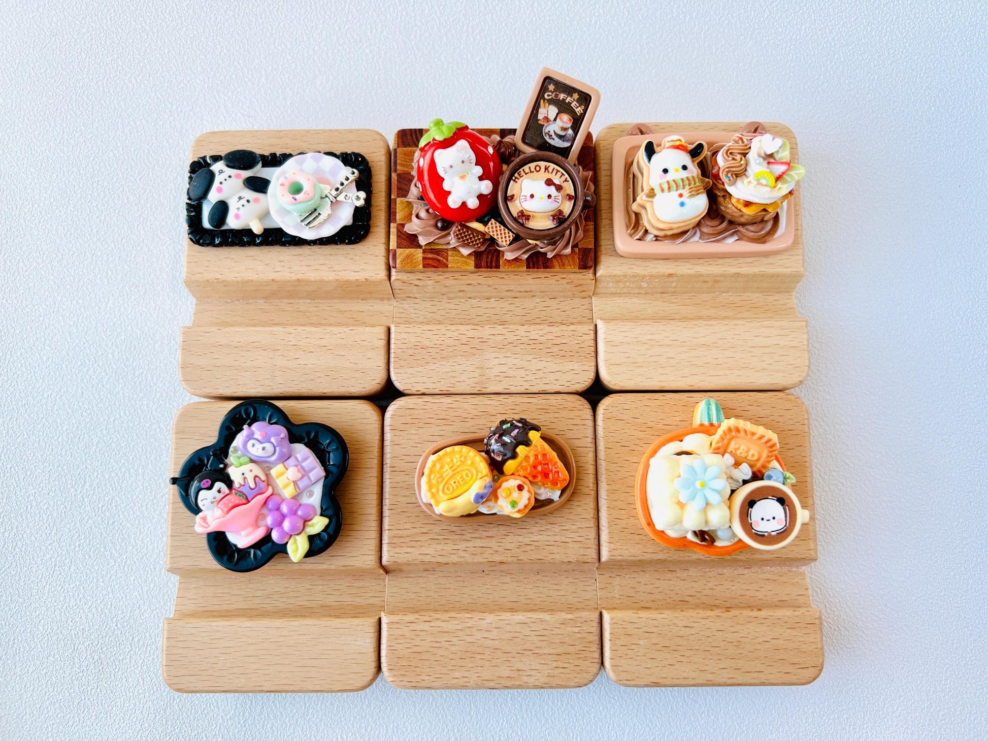 Sanrio Theme Personalized Engraving Wooden Phone Stand