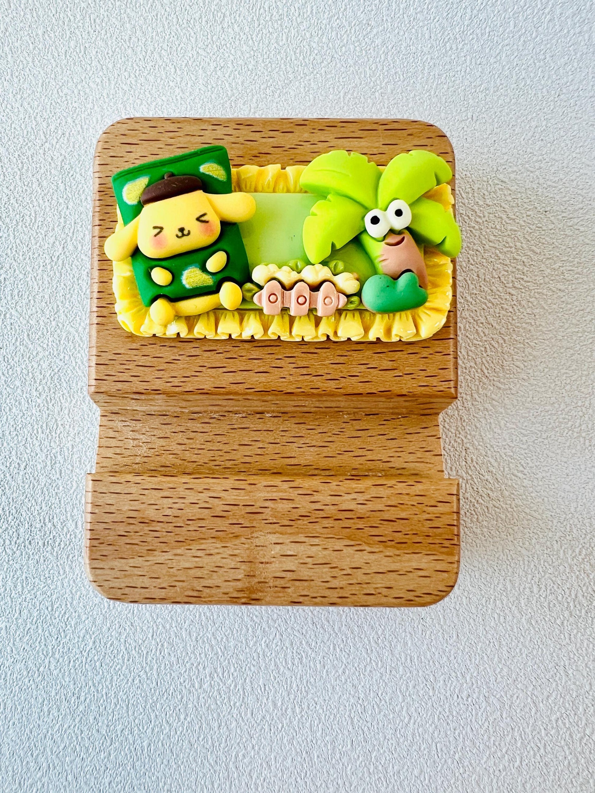 Sanrio Theme Personalized Engraving Phone Stand Sanrio Wooden Phone Support Phone Holder Desk Decor Adorable Gift