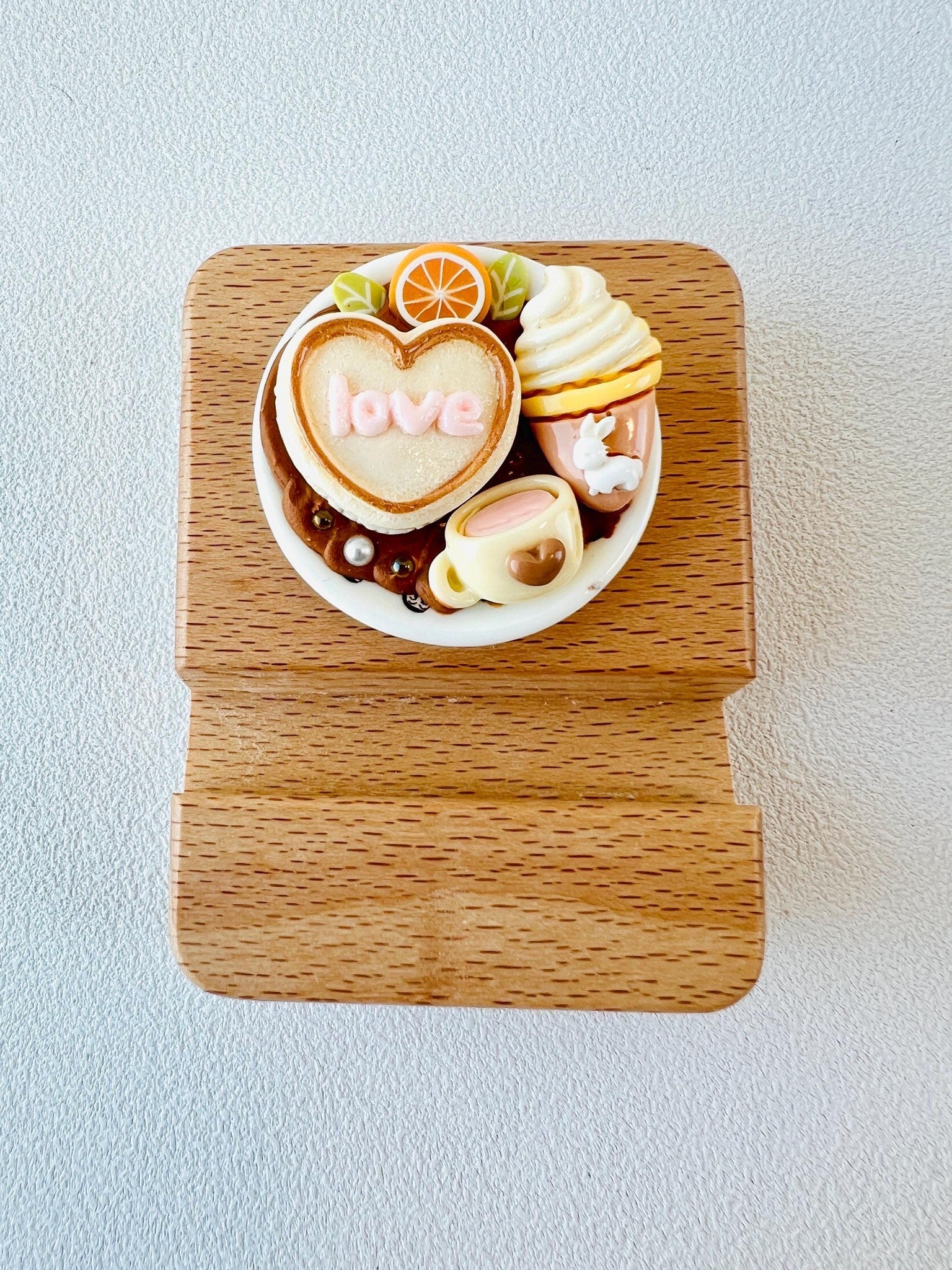 Delicious Food Theme Personalized Name Engraving Phone Dock Miniature Food Wooden Phone Support Phone Holder Desk Decor Adorable Gift