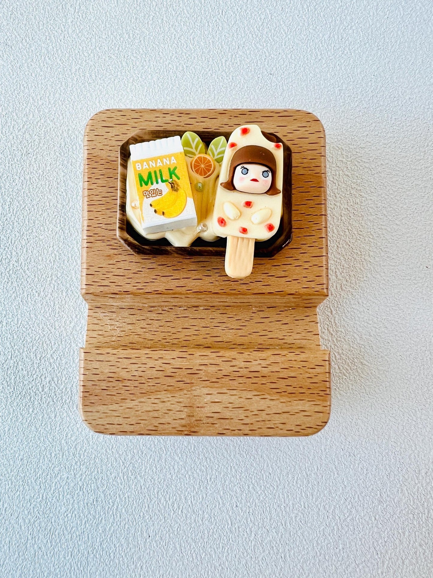 Food Themed Personalized Name Engraving Phone Dock Miniature Food Wooden Phone Support Phone Holder Desk Decor Adorable Gift