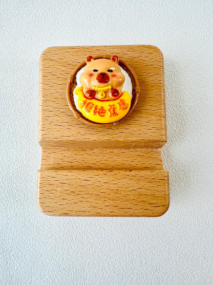 Capybara Themed Name Engraving Wooden Phone Stand