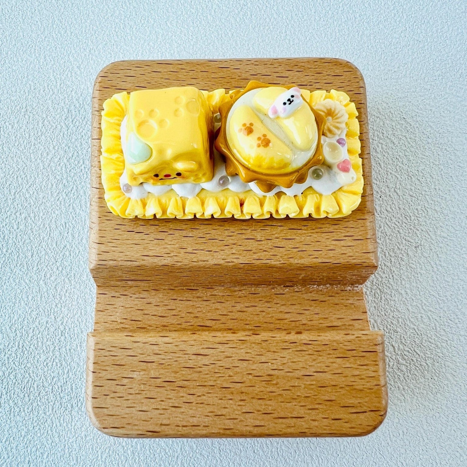 Food Themed Personalized Name Engraving Phone Dock Miniature Food Wooden Phone Support Phone Holder Desk Decor Adorable Gift