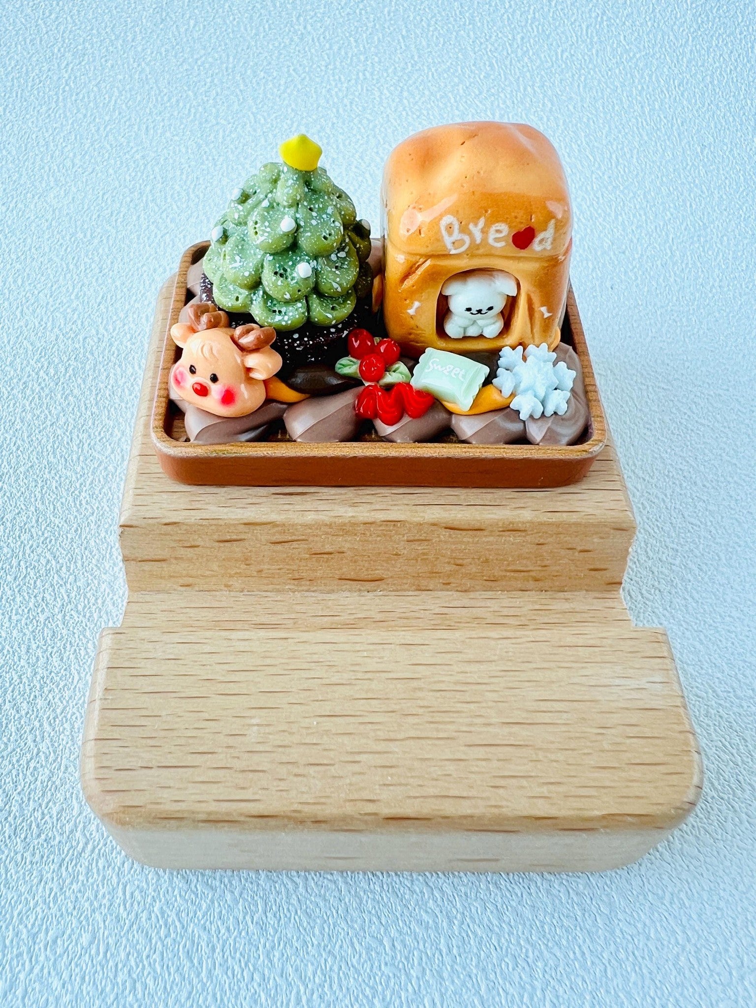 Food Themed Personalized Name Engraving Phone Dock Miniature Food Wooden Phone Support Phone Holder Desk Decor Adorable Gift