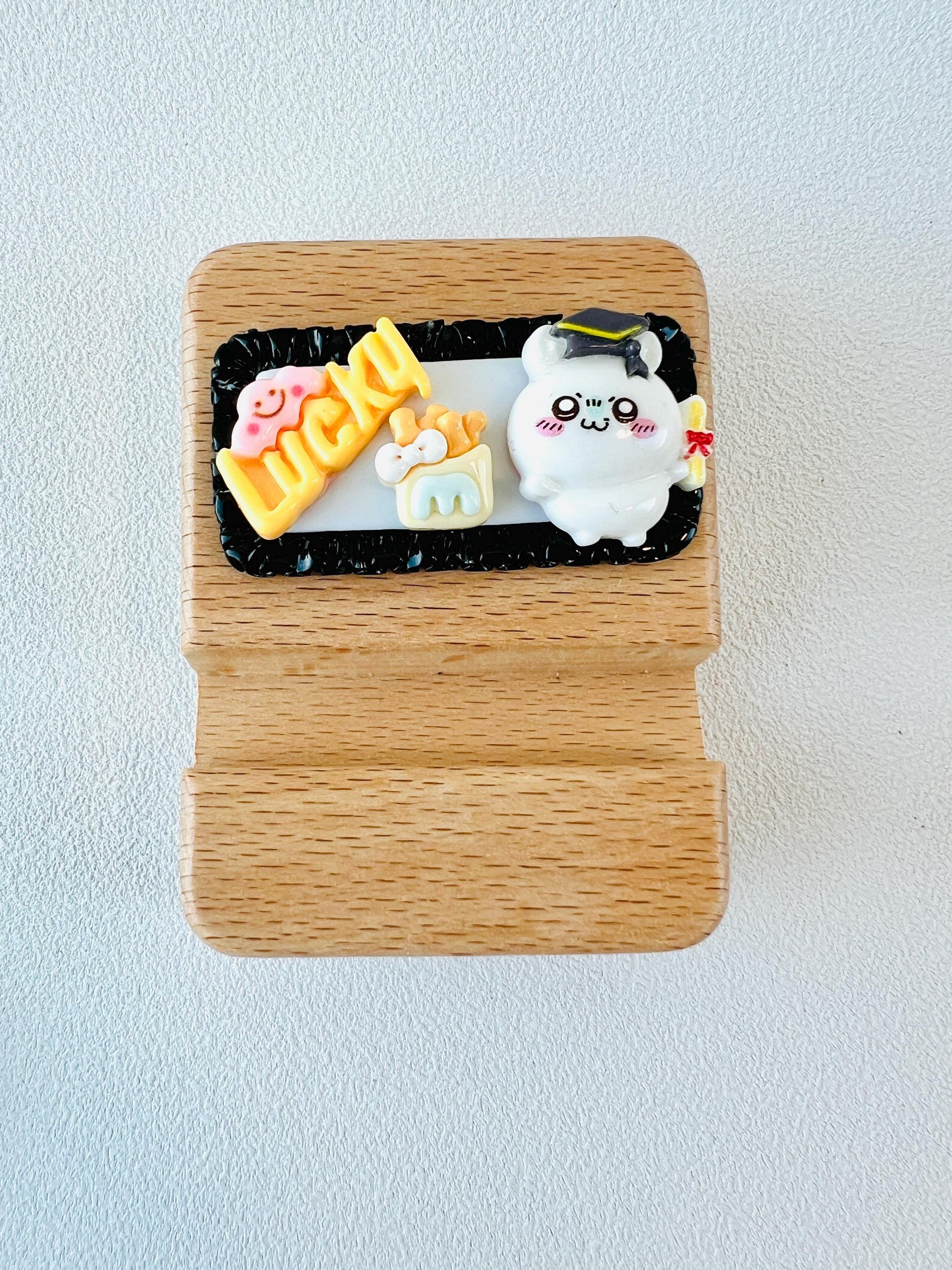 Cute Personalized Phone Stand Chiikawa Graduation Personalized Gift Name Engraved Wooden Phone Holder Desk Decoration Kawaii Gift