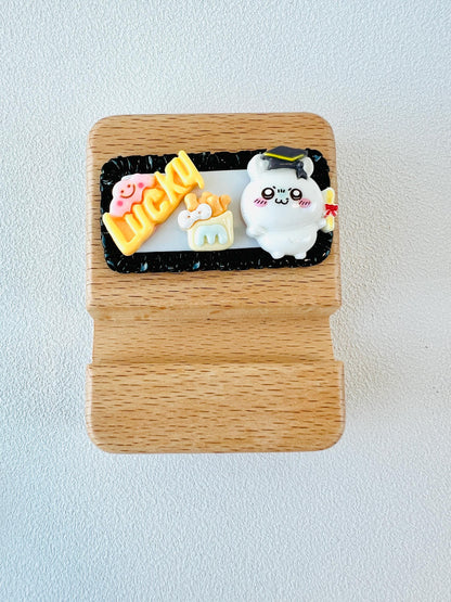 Cute Personalized Phone Stand Chiikawa Graduation Personalized Gift Name Engraved Wooden Phone Holder Desk Decoration Kawaii Gift