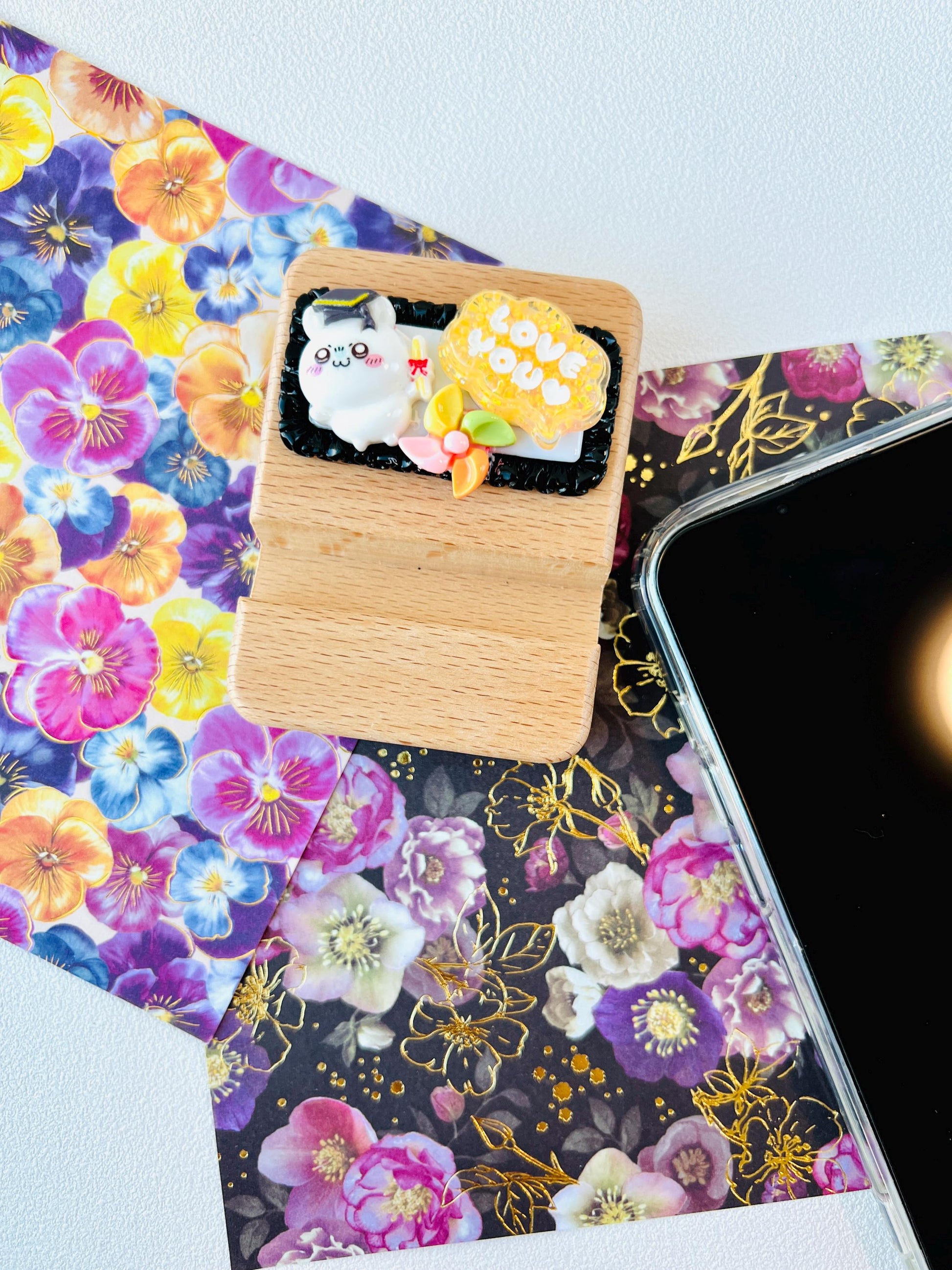 Cute Personalized Phone Stand Chiikawa Graduation Personalized Gift Name Engraved Wooden Phone Holder Desk Decoration Kawaii Gift