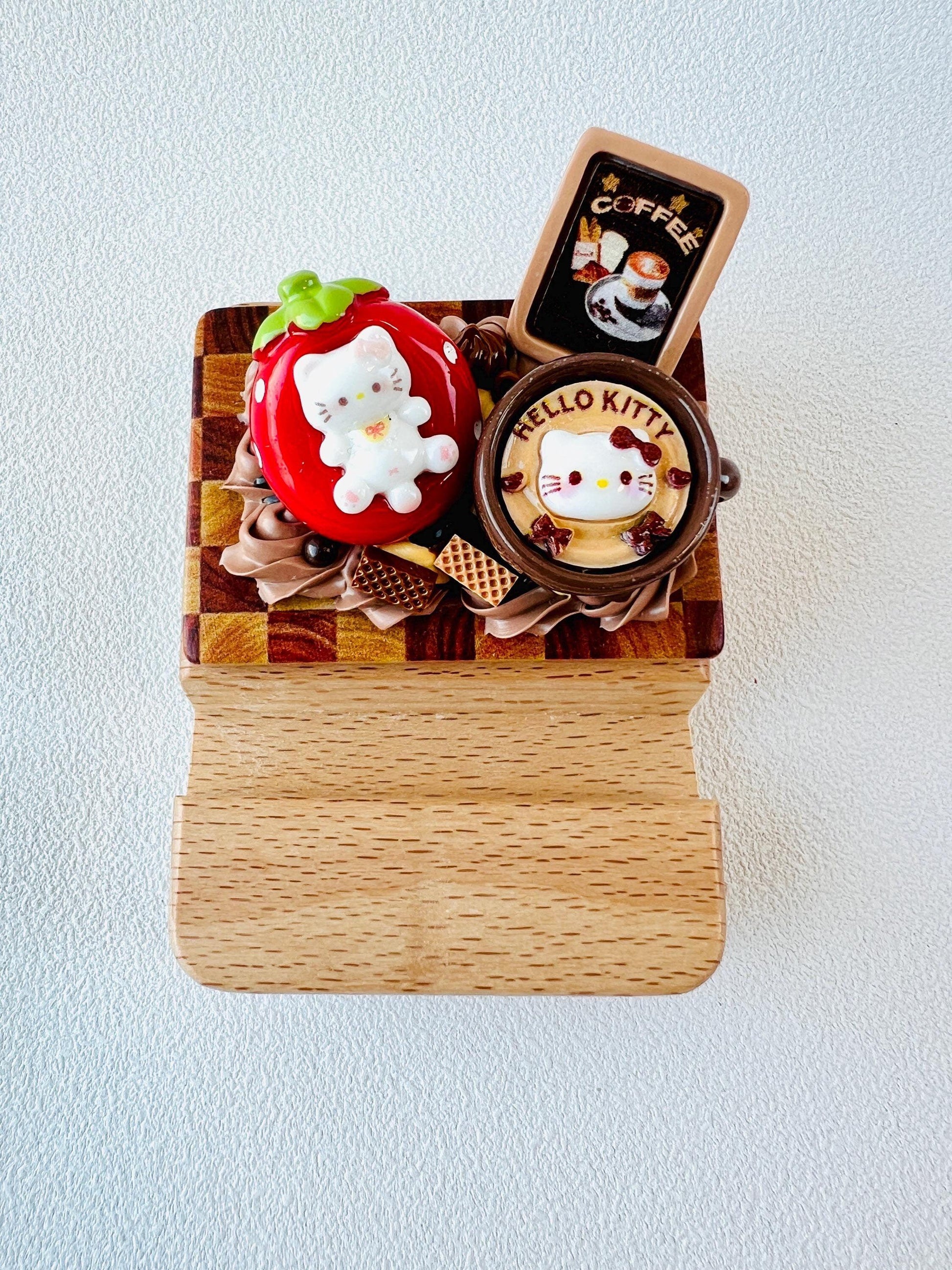 Sanrio Theme Personalized Engraving Wooden Phone Stand