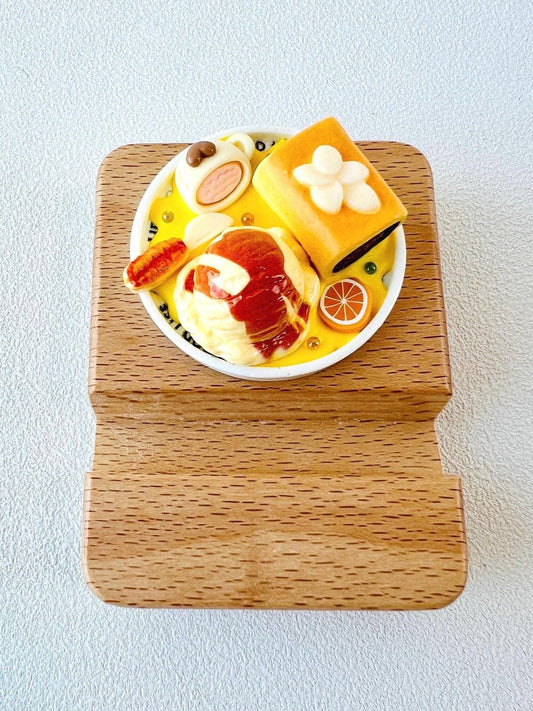Delicious Food Theme Personalized Name Engraving Phone Dock Miniature Food Wooden Phone Support Phone Holder Desk Decor Adorable Gift
