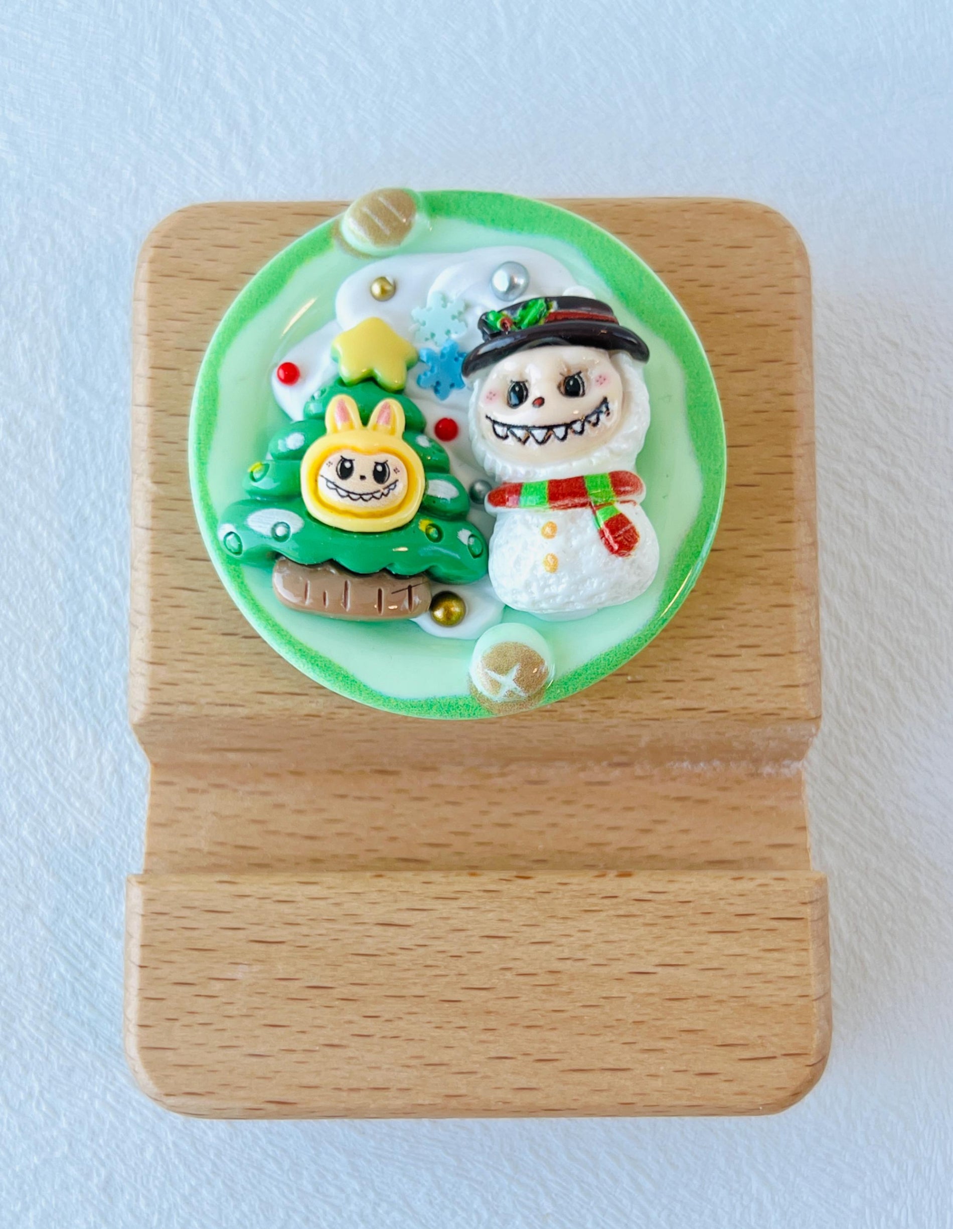 Labubu Personalized Engraving Phone Stand Wooden Phone Support Decorated with Labubu Charms Phone Holder Desk Adorable Gift