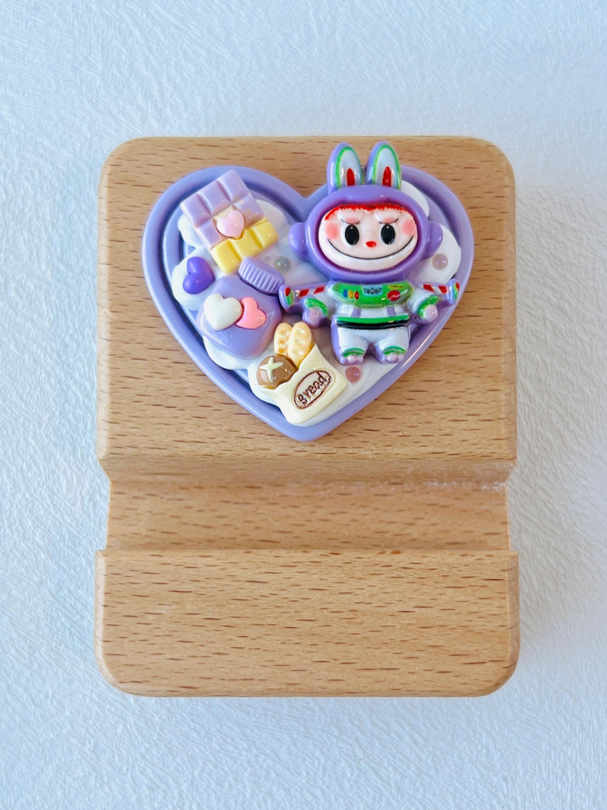 Personalized Name Engraving Phone Stand Labubu Miniature Food Wooden iPhone Holder Personalized Gift Desk Decoration Cute Phone Holder