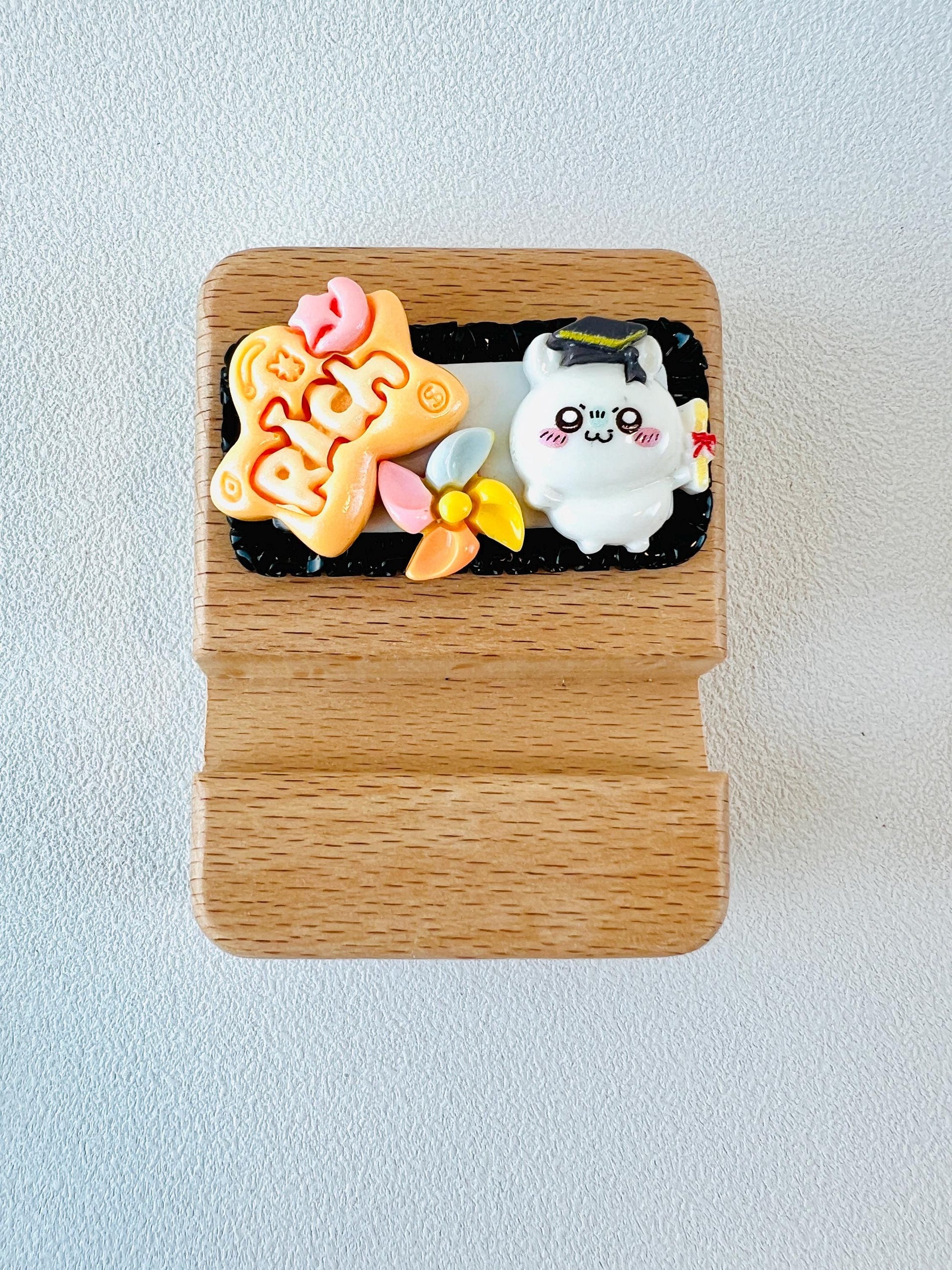 Cute Personalized Phone Stand Chiikawa Graduation Personalized Gift Name Engraved Wooden Phone Holder Desk Decoration Kawaii Gift